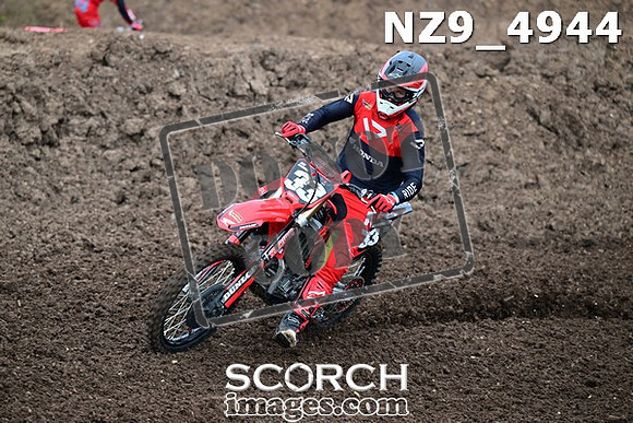 NZ9_4944