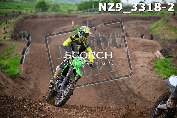 NZ9_3318-2