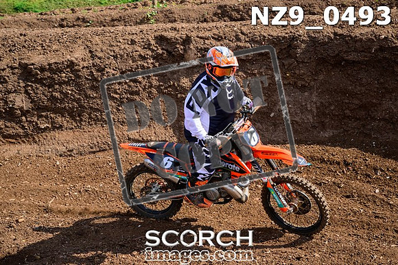 NZ9_0493