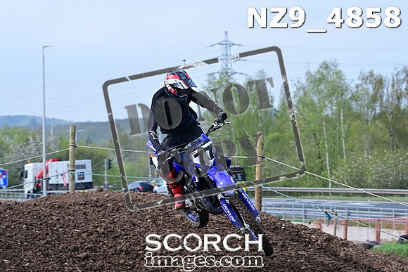 NZ9_4858