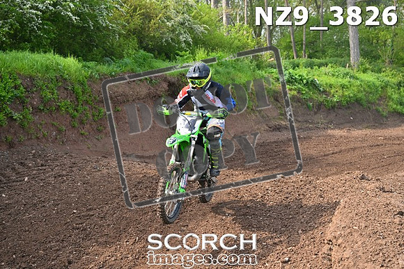 NZ9_3826