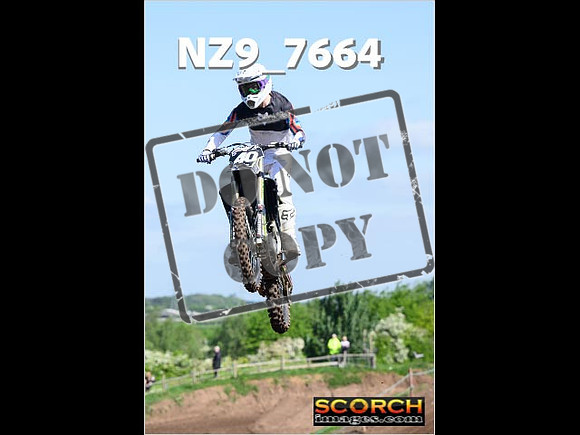 Experts-096