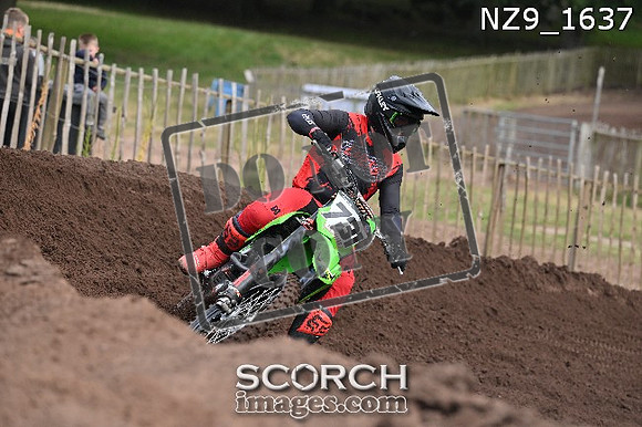 NZ9_1637