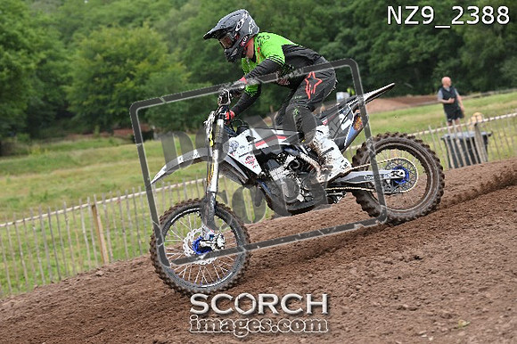 NZ9_2388