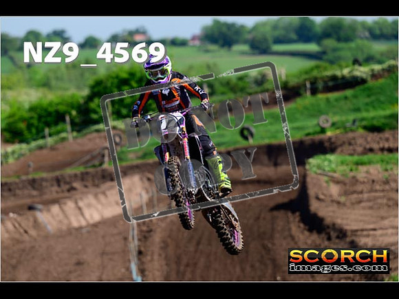 Experts-074