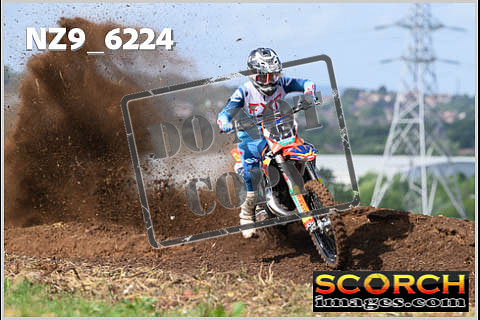 Experts-046