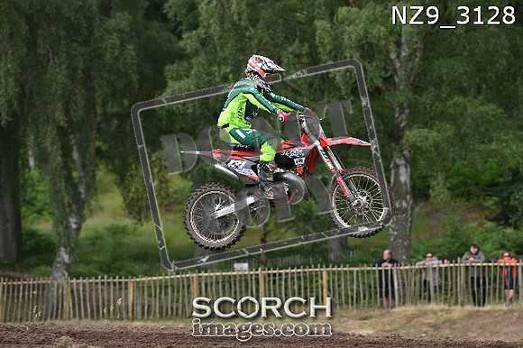 NZ9_3128