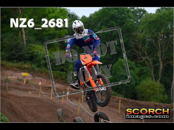 Experts-075