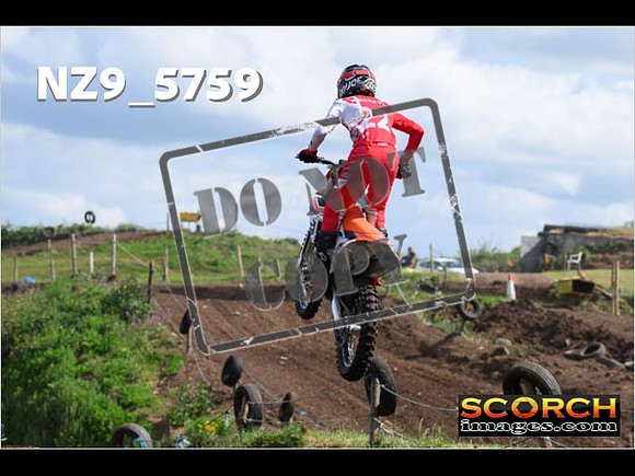 Experts-016
