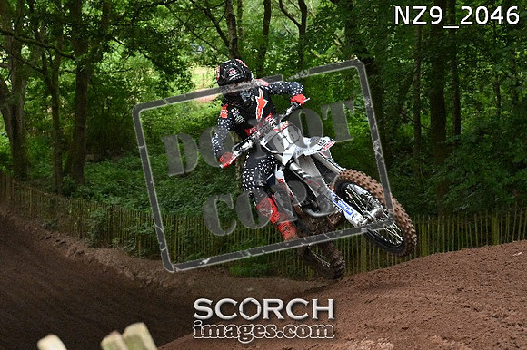 NZ9_2046