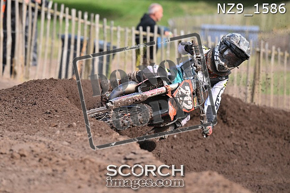 NZ9_1586