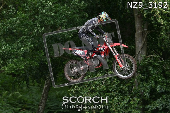 NZ9_3192