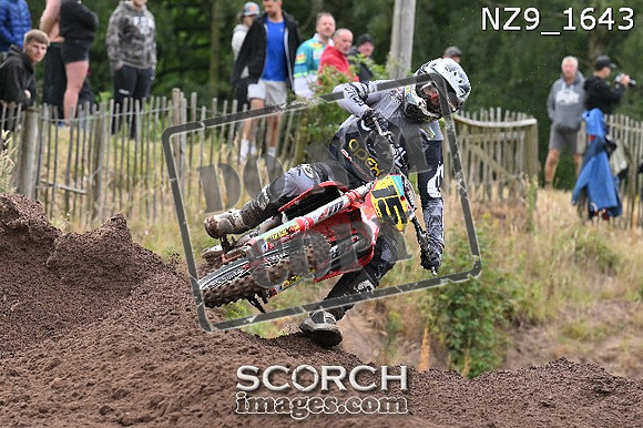 NZ9_1643