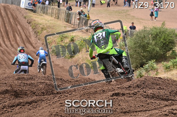 NZ9_3170