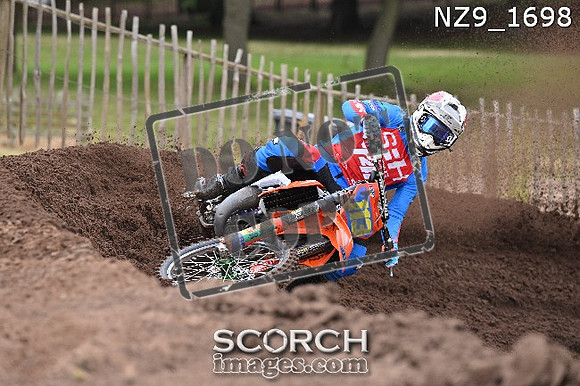 NZ9_1698