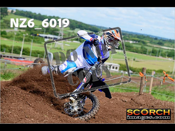 Experts-063