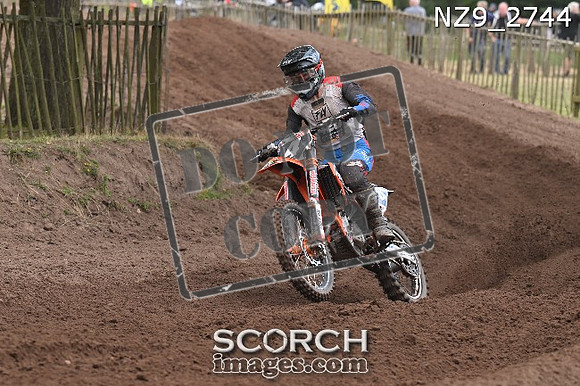NZ9_2744