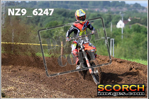 Experts-066