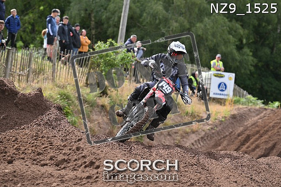 NZ9_1525