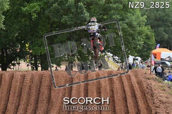 NZ9_2825