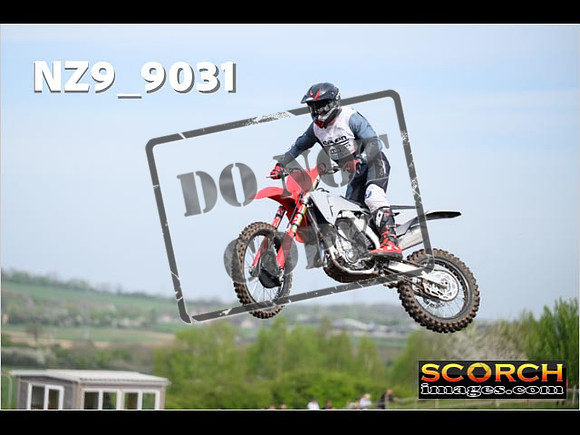 Experts-084
