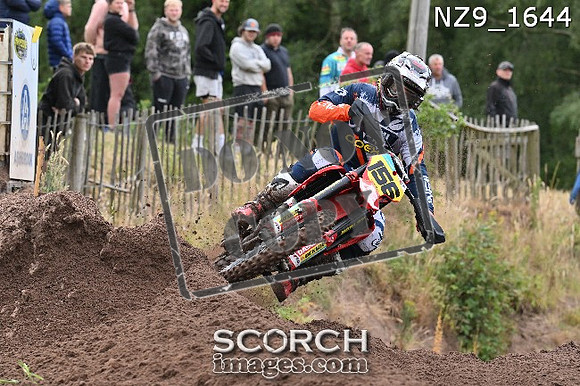 NZ9_1644