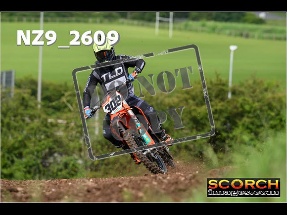 Experts-057