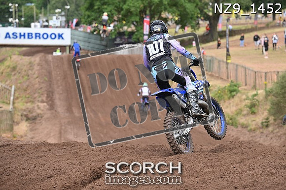 NZ9_1452