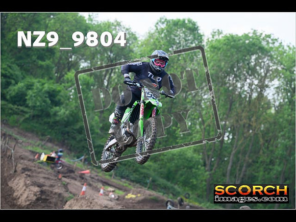 Experts-077