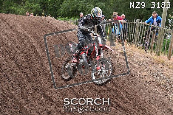 NZ9_3183