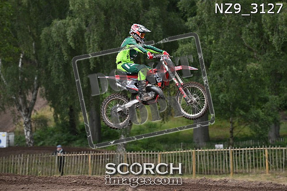 NZ9_3127