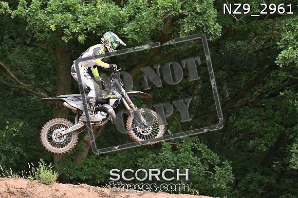 NZ9_2961