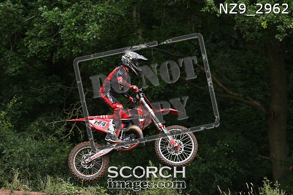 NZ9_2962
