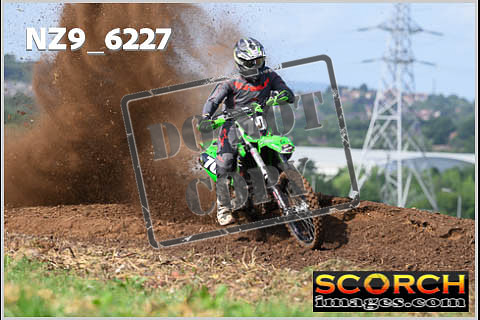 Experts-047