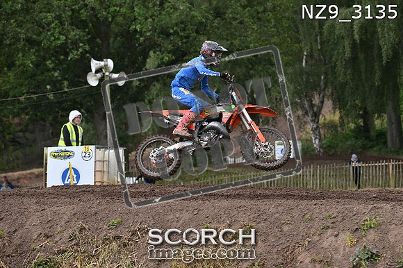 NZ9_3135