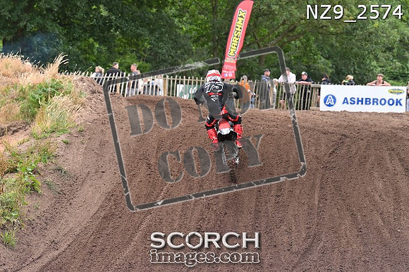 NZ9_2574