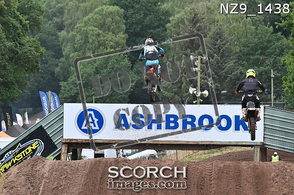 NZ9_1438