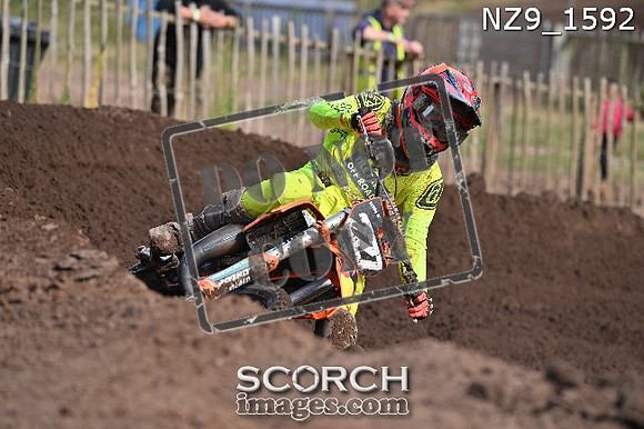 NZ9_1592