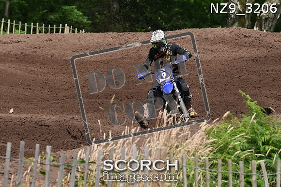 NZ9_3206