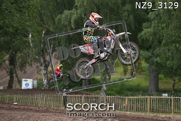 NZ9_3129