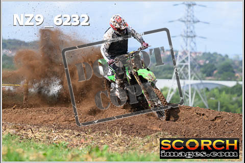 Experts-052