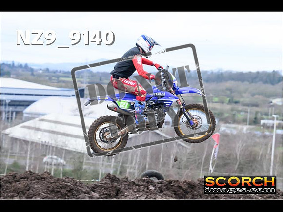 Experts-057