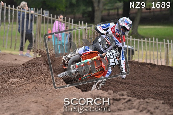 NZ9_1689