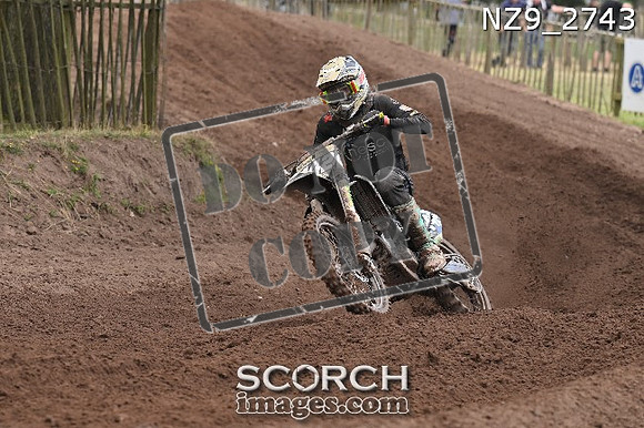 NZ9_2743