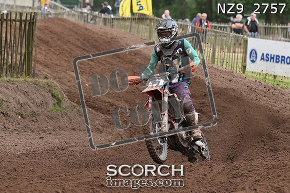 NZ9_2757