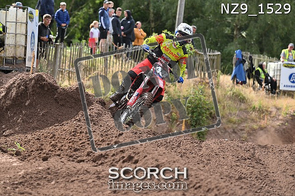 NZ9_1529