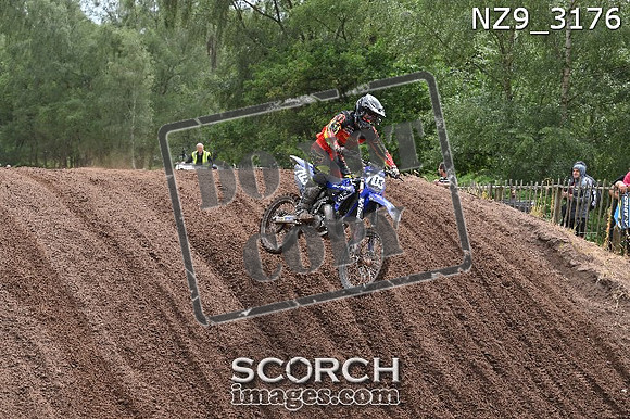 NZ9_3176