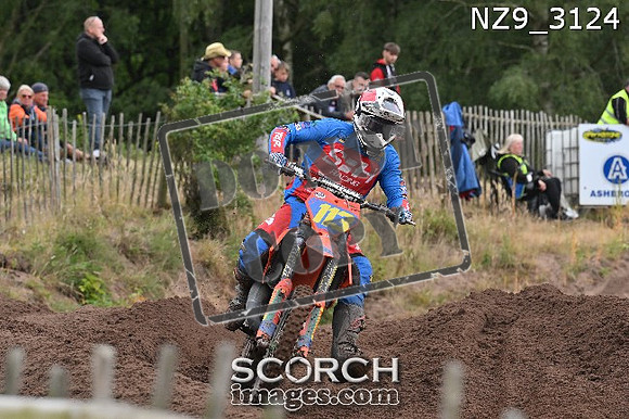 NZ9_3124