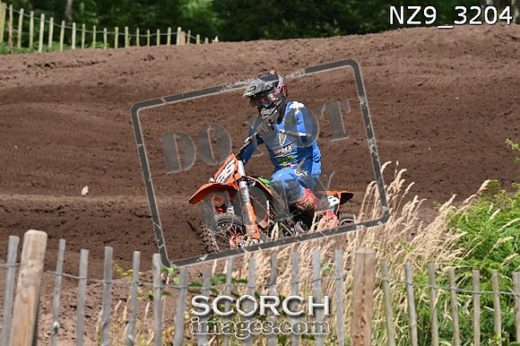 NZ9_3204