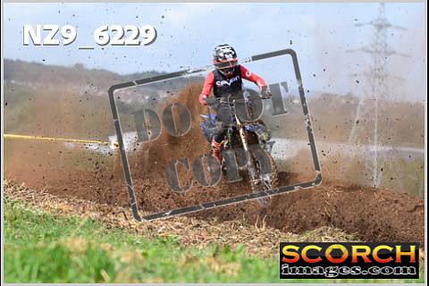 Experts-049